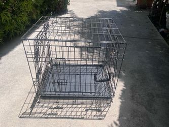 Metal dog and cat carrier kennel or pet crate with under tray