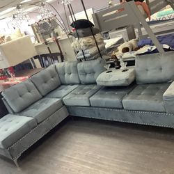 Sectional  W/Ottoman Storage 💕