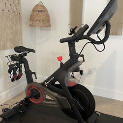 Peloton PL01 Indoor Stationary Exercise Bike - Black