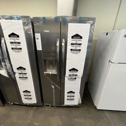 FRIGIDAIRE NEW TWO DOOR REFRIGERATOR 