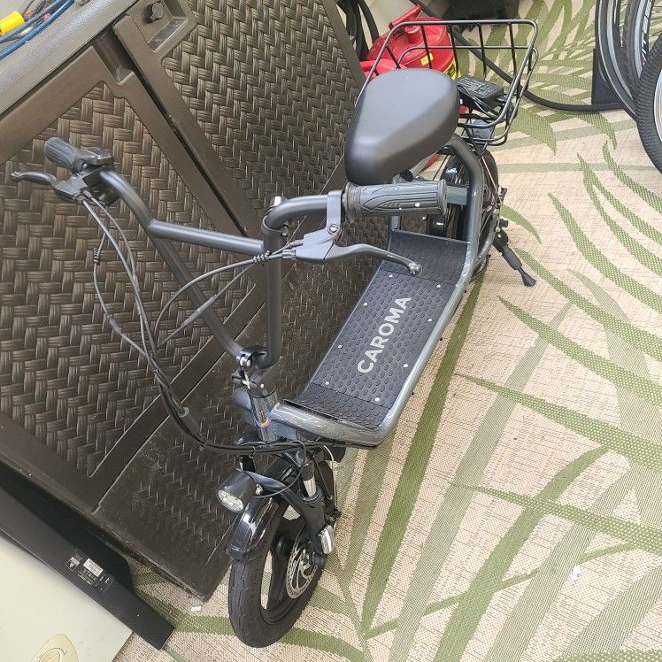 Caroma Electric Scooter (Doesn't Charge)