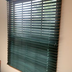 HUNTER DOUGLAS 2 IN WOOD BLIND+VALANCE, HUNTER GREEN, 47.75 W X 62L