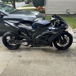 Yamaha R1