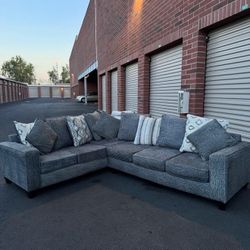 Really Nice Sectional Couch Deliver Available