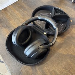 Sony WH-1000XM3 Noise Cancelling Headphones – Flawless Condition