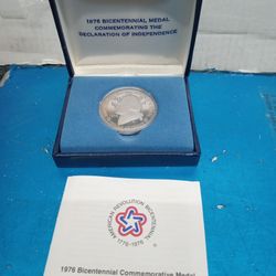 1976 American Revolution Bicentennial Commemorative Medal featuring Thomas Jefferson.