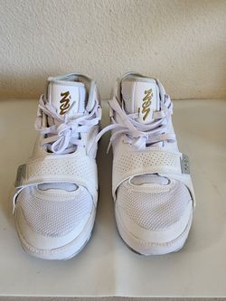 Jordan Zion 2
White Metallic Gold