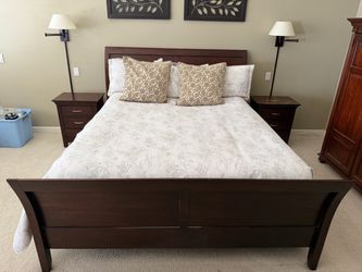 Cal King Bed Set