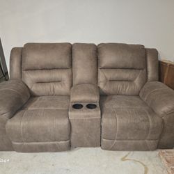 Love Seat Recliner!!