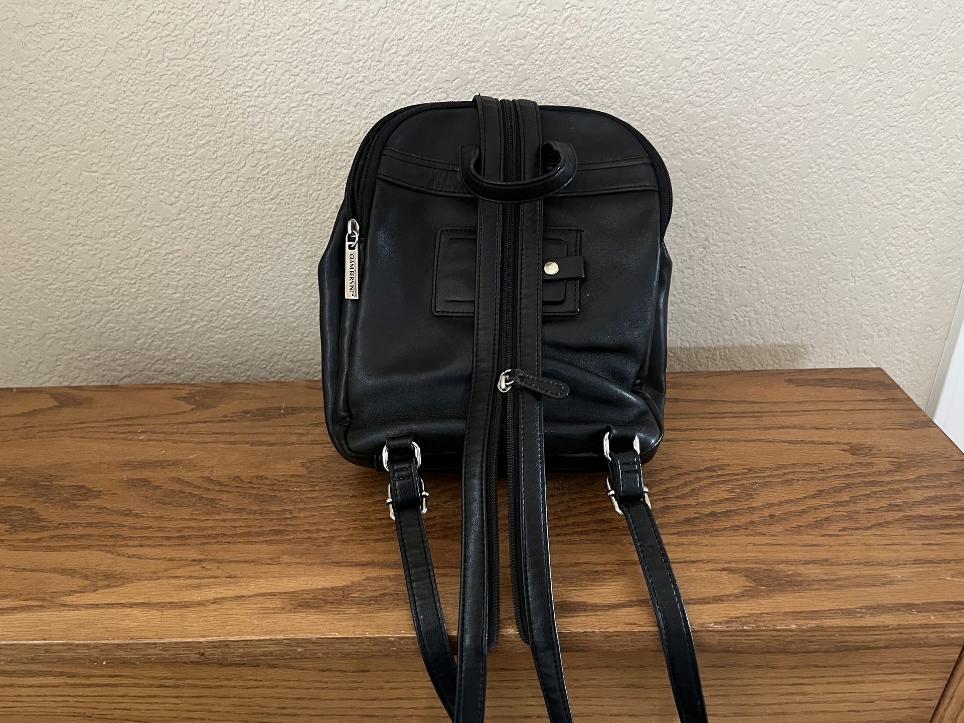 Like New Giani I Bernini Backpack Purse