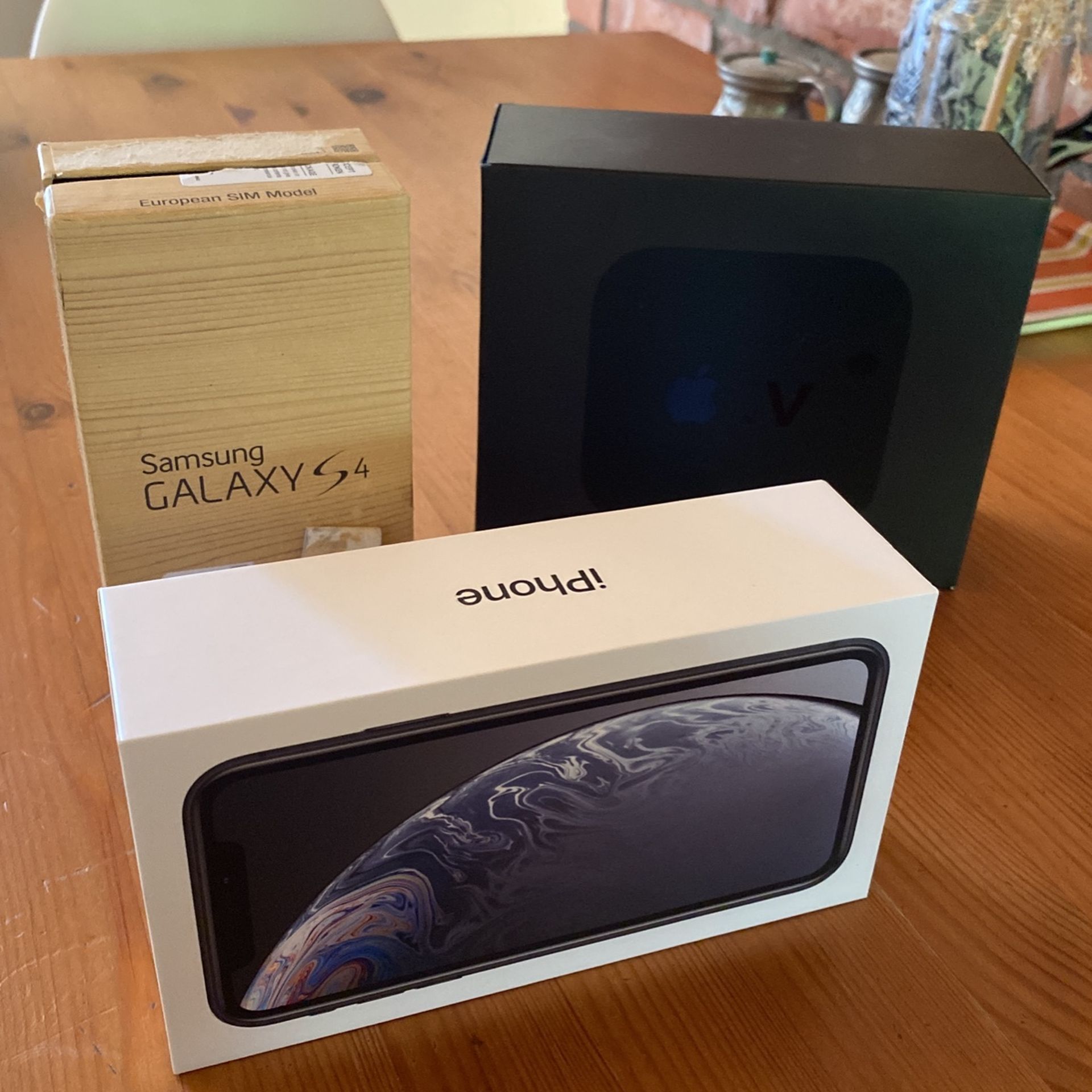 iPhone Samsung Apple Tv Boxes