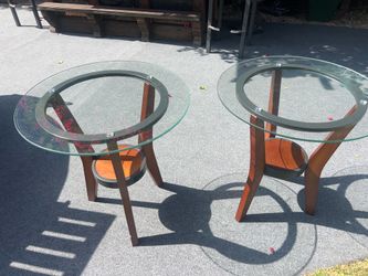 Cool and sturdy matching glass top side/end tables