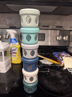 Mini containers for sauces/snacks