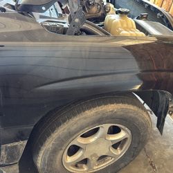 Passenger Fender Off 2003 Yukon Denali 