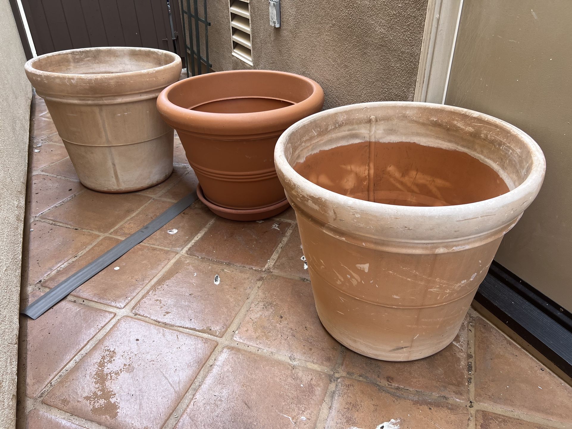 24” Inch, 2ft Wide Terracotta Style Plastic Planters