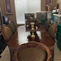 Dinning Table And Chairs 