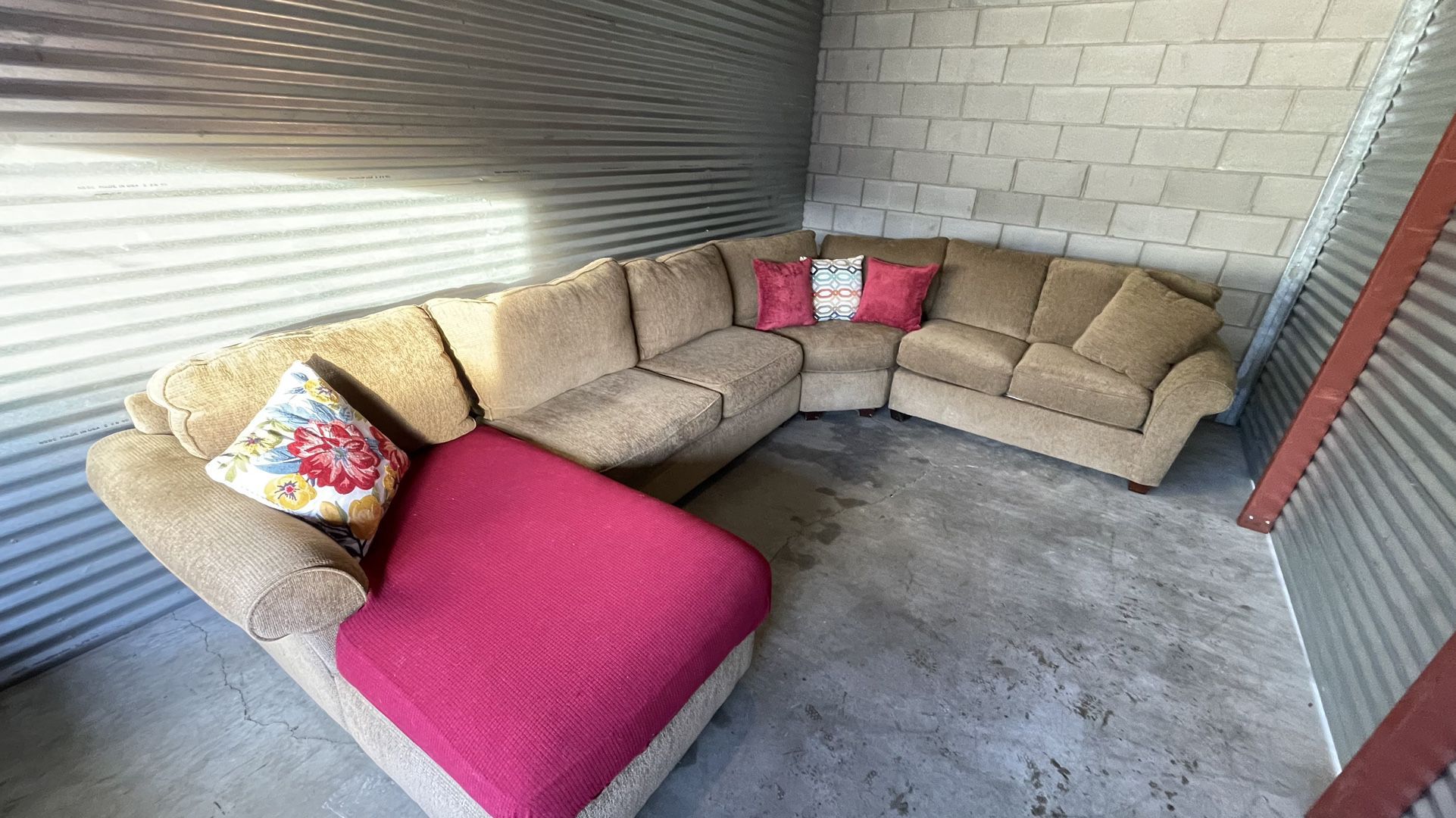 Sectional Sofa With Chaise