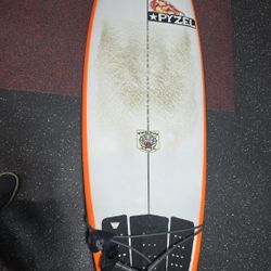 5'9 32.3L Pyzel White Tiger PU