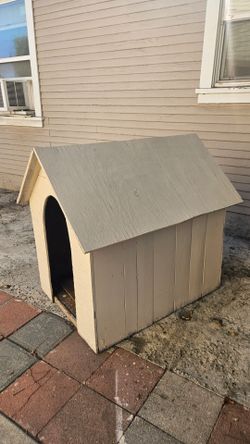 Wood dog house 🏠 size 48 wide / 42H / 34D