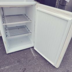 Kenmore 5 cubic foot mini freezer works perfect with warranty