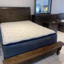 *Black Friday Weekend!!!*---Charming Peter Queen/King Bedroom Sets---From $799!!!---Delivery/$10 Down Financing🤠