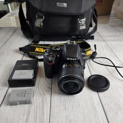 Nikon D3300 DSLR Camera Bundle – Great Condition
