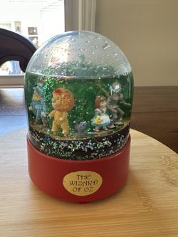 VINTAGE Adler Wizard Of Oz Plastic Snow Globe