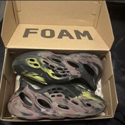 YZY Foam Runnr MX Carbon