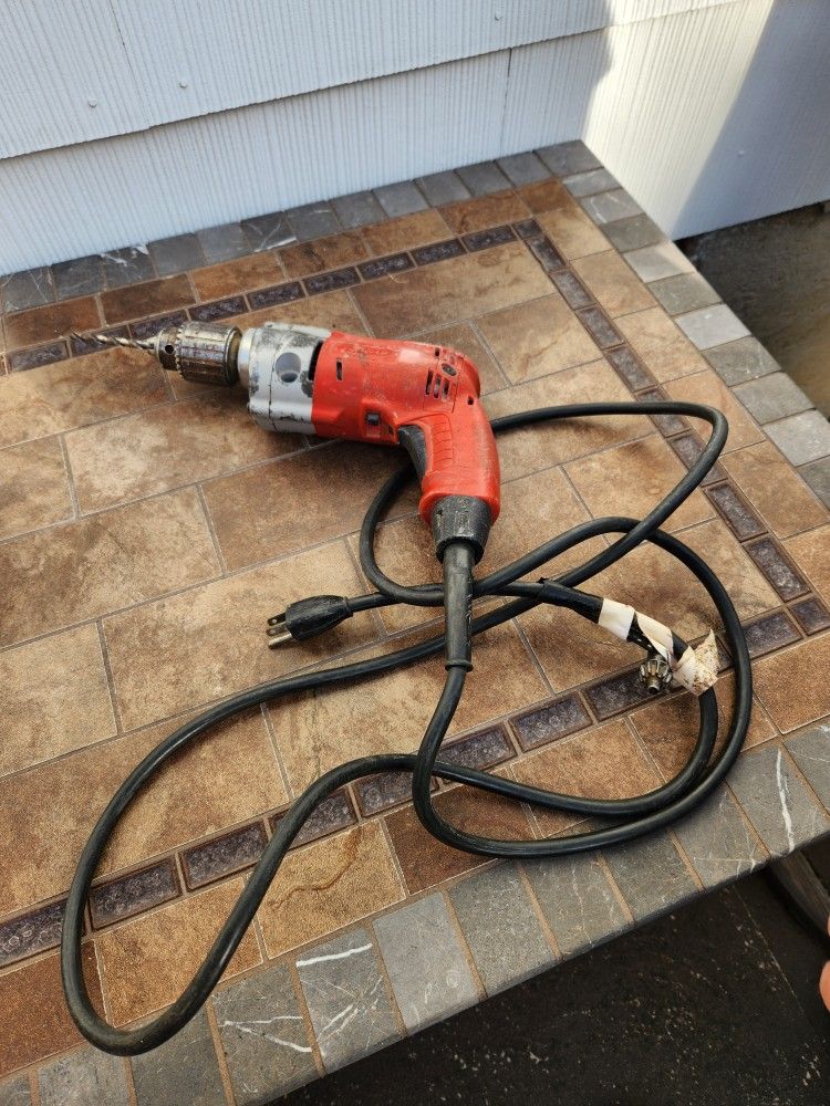 MILWAUKEE 1/2" DRILL CORDED