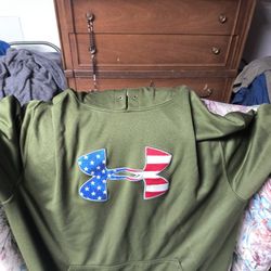 XXL Under armor Hoodie