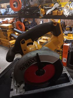 DEWALT 20V MAX CORDLESS CIRCULAR SAW 6 1/2 IN
