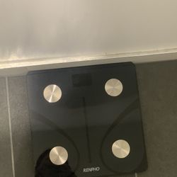 Renpho Scale - Measures Weight, BMI, Etc