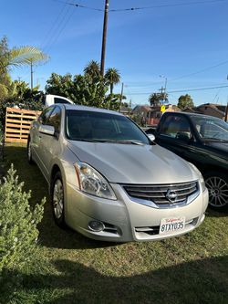 2010 Nissan Altima Silver 4-Door Sedan