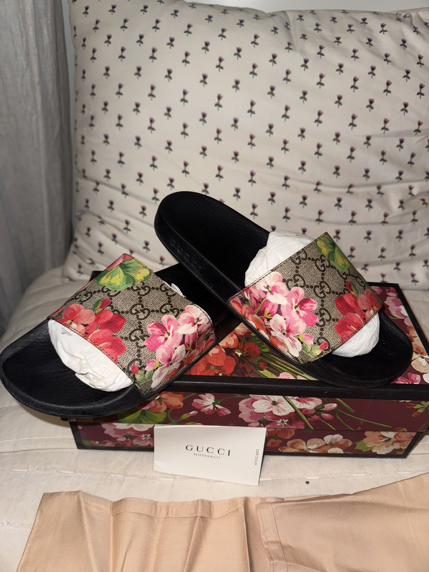 women’s gucci slides