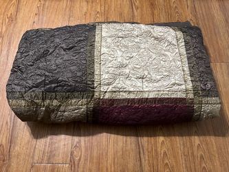 Excellent Condition Queen Size Comforter