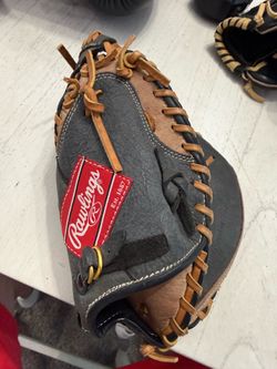 Rawlings Renegade lite toe Catchers mitt RHT same as New!
