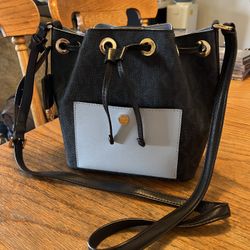 Micheal Kors Crossbody Bucket Bag Purse All Leather Inside / Out