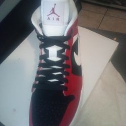 Jordans 1 Medium female