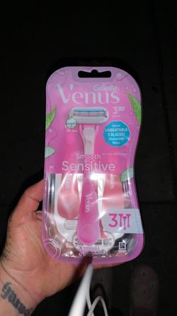 FOUR Gillette Venus Smooth Sensitive Disposable Razors 3-Pack