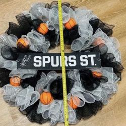 Spurs Wreath 