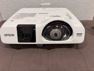 Epson BrightLink 536Wi WXGA 3 LCD Projector H670A WiFi Adapter Remote. Used in good condition