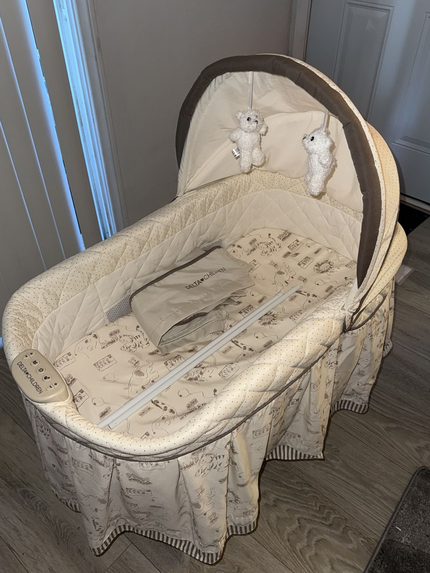 Delta Children Bassinet