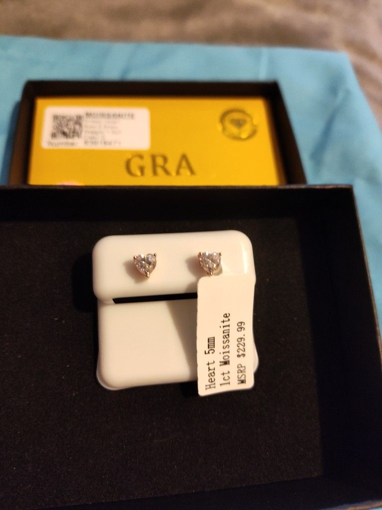 Rose Gold Moissanite Heart Earrings