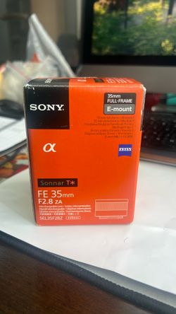 Mint Sony FE 35/2.8 ZA lens full set w/ UV