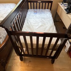 Baby Crib with Sealy Crib Mattress 