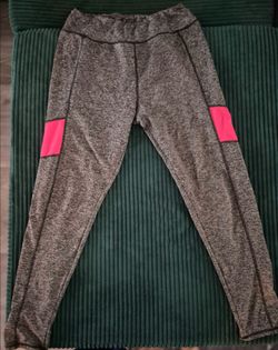 Gray Athletic Leggings with Pink Side Pockets (NEW)