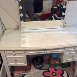 Vanity With Light Up Mirror 