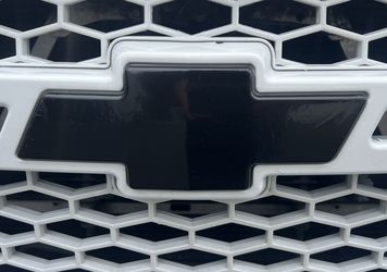 03-06 Chevy Silverado 1(contact info removed) GM Grill BowTie