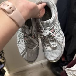 New 9.5w ASICS