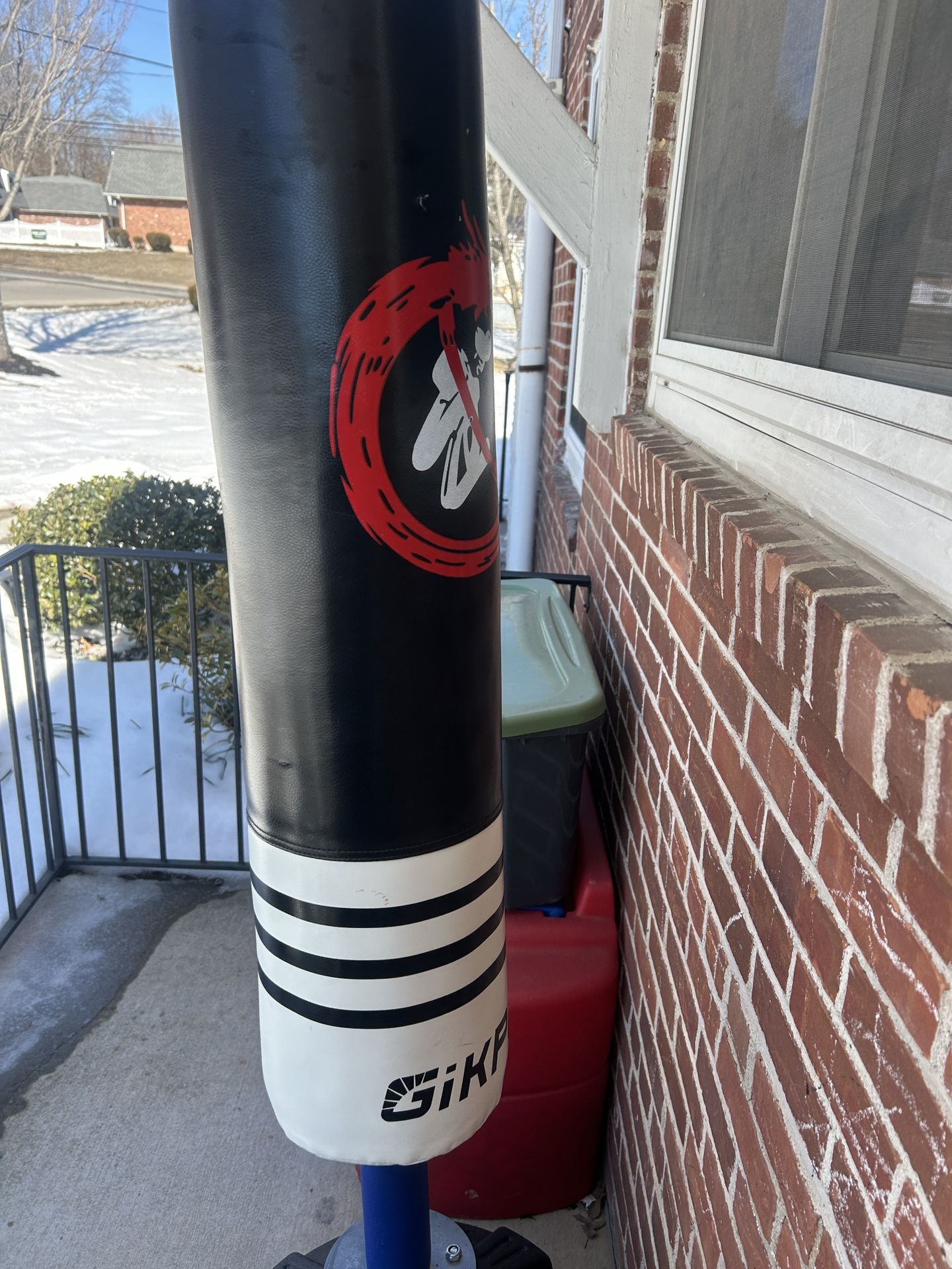 heavy weight kick/punching bag